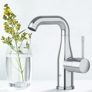 Фото смеситель для раковины grohe essence 23463001