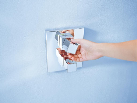Фото встраиваемый термостатический смеситель для ванны grohe grohtherm cube 24154000