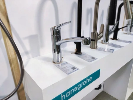 Фото смеситель для кухонной мойки hansgrohe logis 71832000_otu