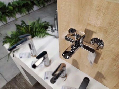 Фото смеситель для ванны hansgrohe logis loop 71244000_otu