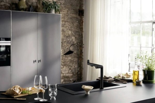 Фото смеситель для кухонной мойки hansgrohe aqittura 76804670