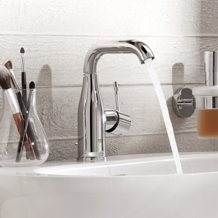Фото смеситель для раковины grohe essence 23462001