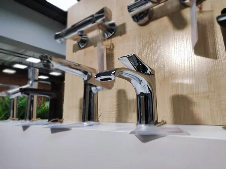 Фото смеситель для раковины hansgrohe vivenis 75010000